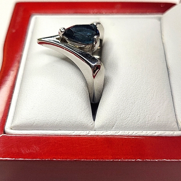 London Blue - Picture 3 of 7